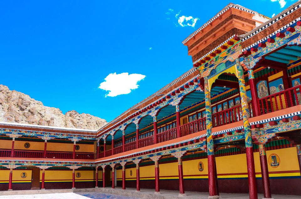 budget hotel in dharamkot
